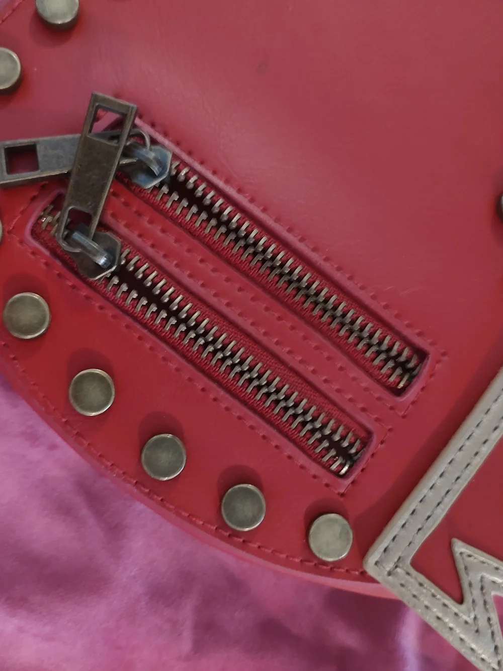 Disney Store DESCEDANTS EVIE Red Heart Shaped Crossbody with Crown 👑